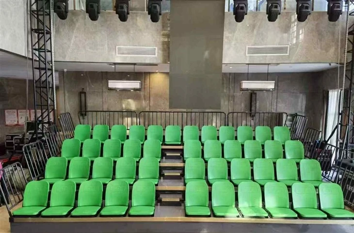 Stadion-Klappstühle aus Kunststoff